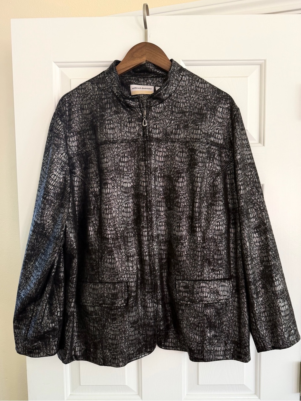 Alfred Dunner Full Zip Silver & Black Metallic Jacket. Snakeskin print. Size 2OW